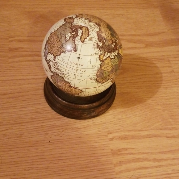 Other - 4/$10 Small world globe